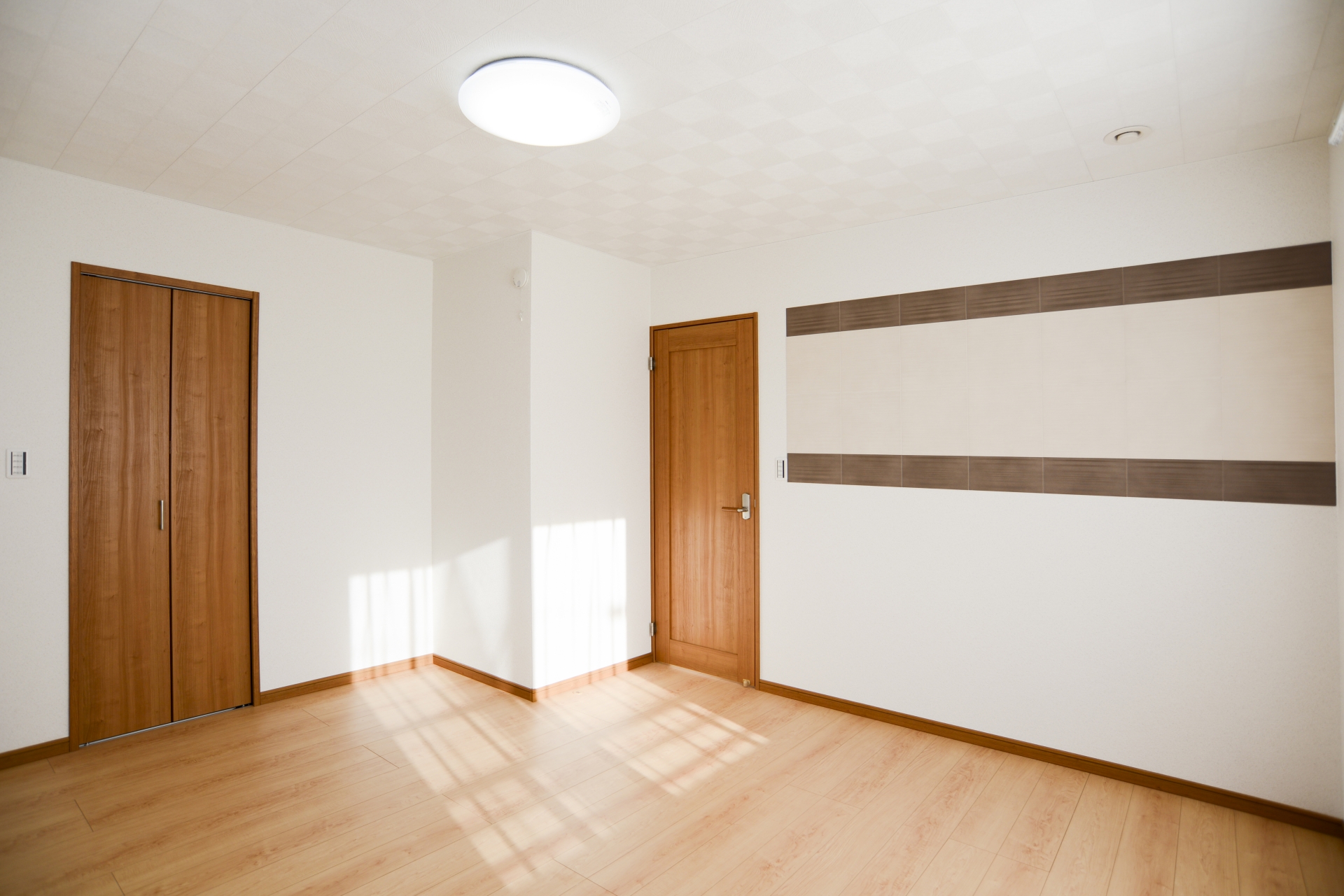 大阪府大東市の株式会社永田タイルは「エコカラット」の施工を中心に、タイル施工や内装・外壁のリフォームなどを手がけています。